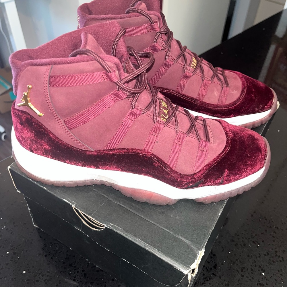 Jordan 11 Retro Maroon Velvet